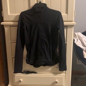 Hardly worn and great condition. Selling because it’s too small! Size 8